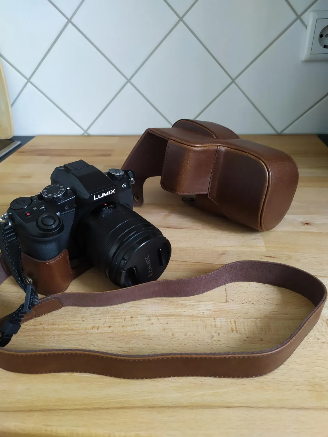 MegaGear Ever Ready custodia pelle G80 G81 12-60mm