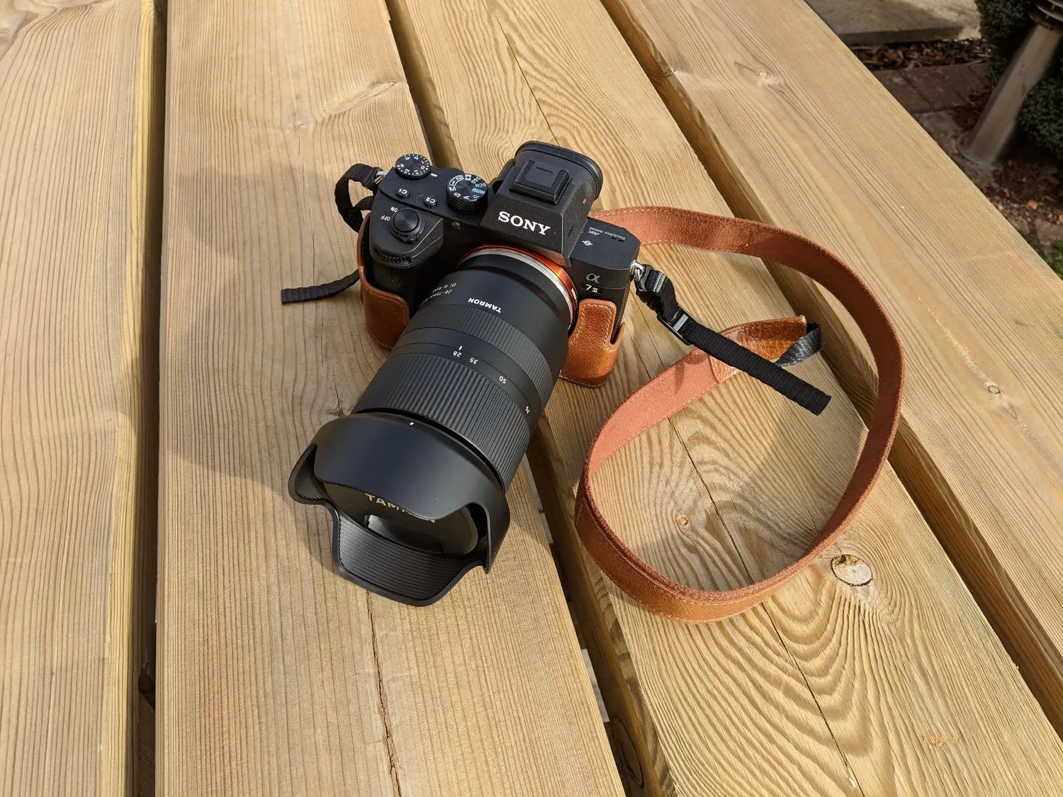 MegaGear 1243 Mezza Custodia Vera Pelle Nera Sony A7 III A9 A7R III