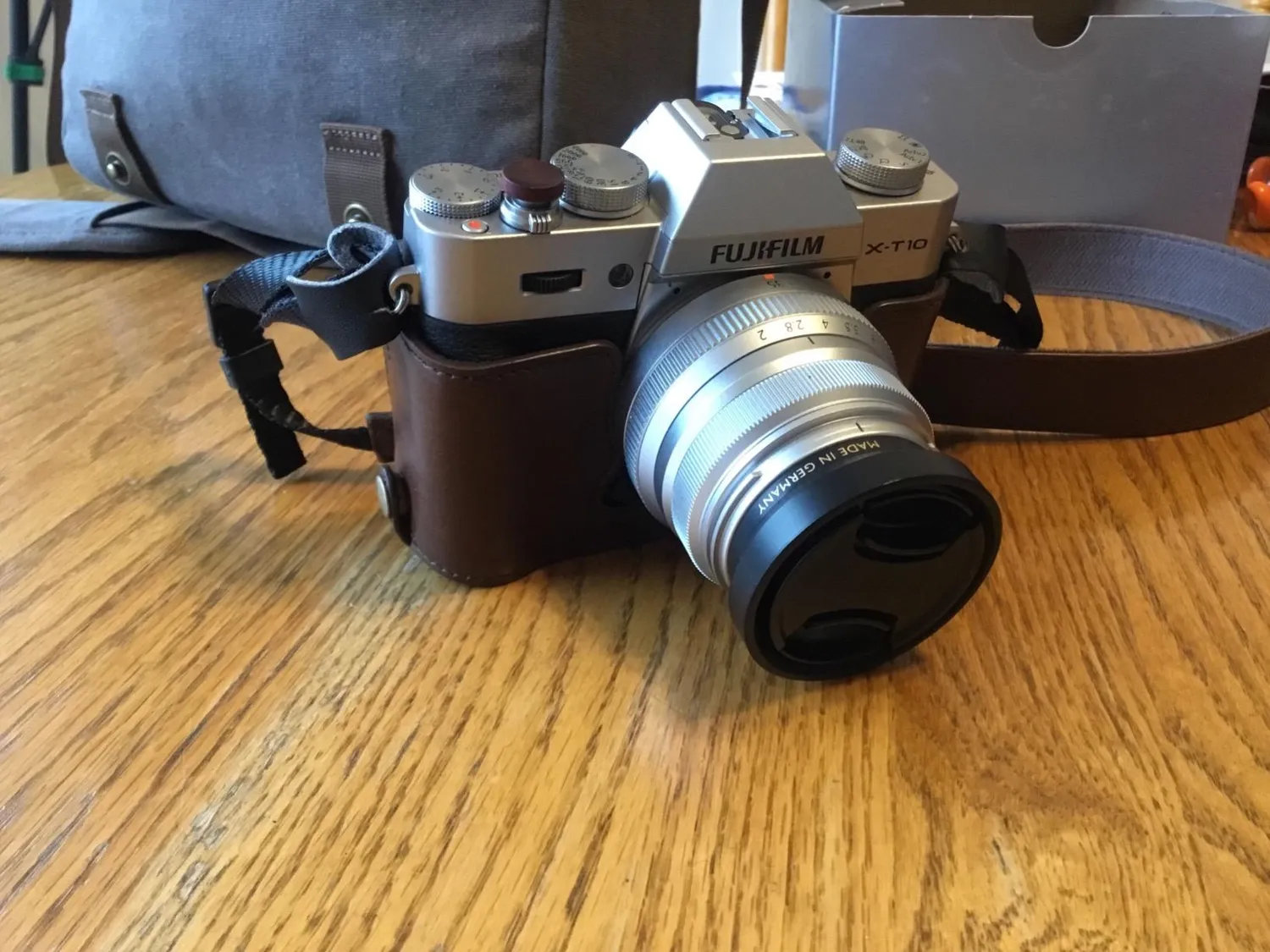 MegaGear Fujifilm X-T30 X-T20 X-T10 custodia marrone scuro