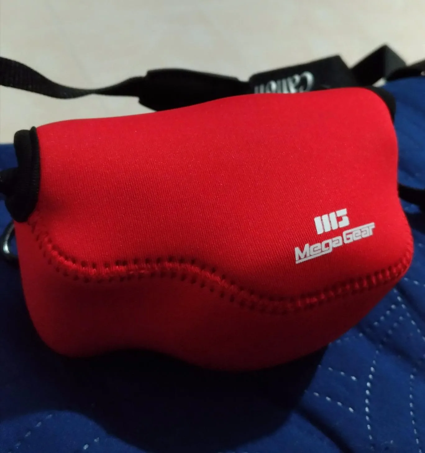 MegaGear Canon G1 X II custodia neoprene grigia moschettone