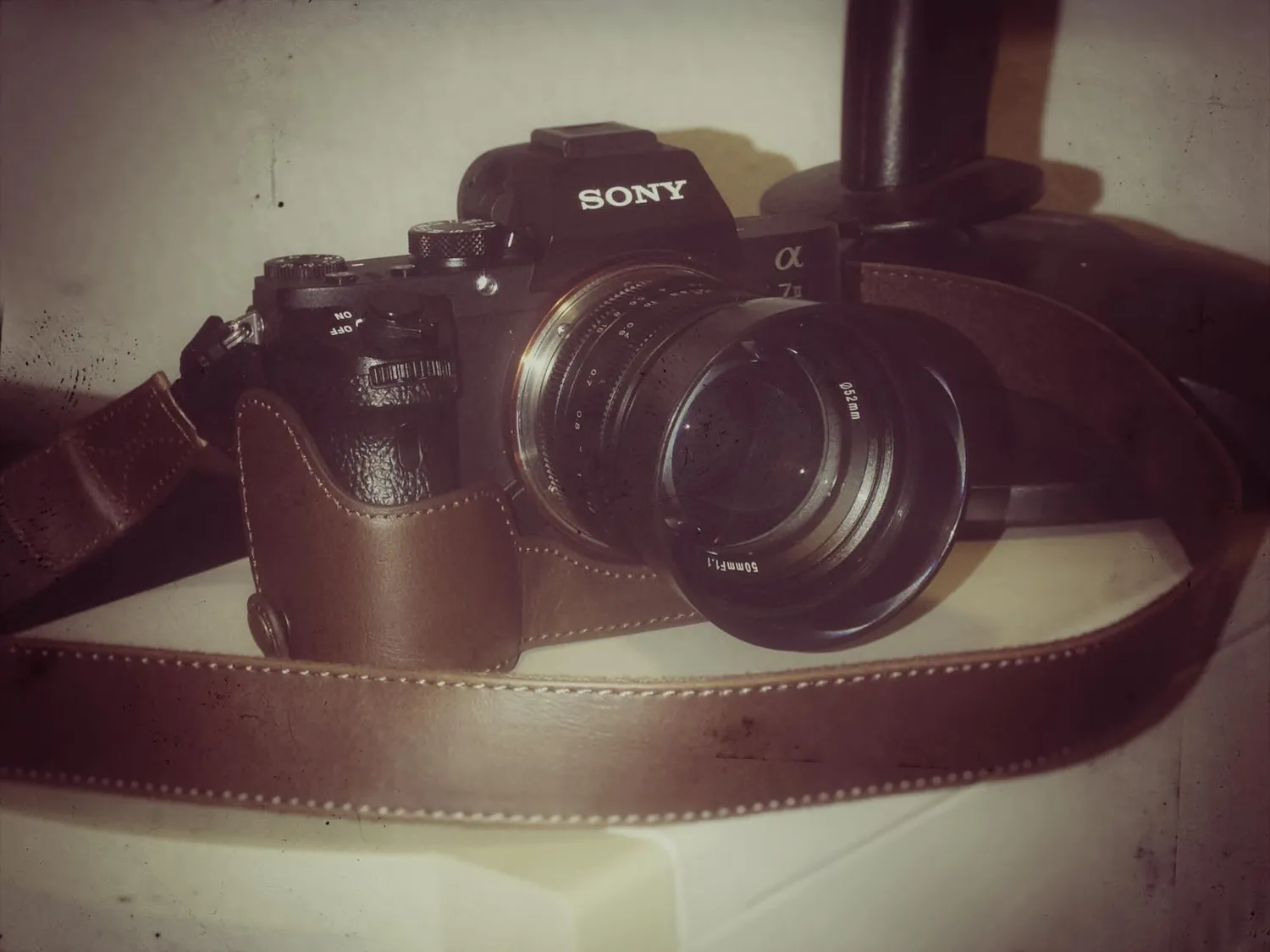 MegaGear Ever Ready Mezza Custodia Sony A7 II A7R II Nero