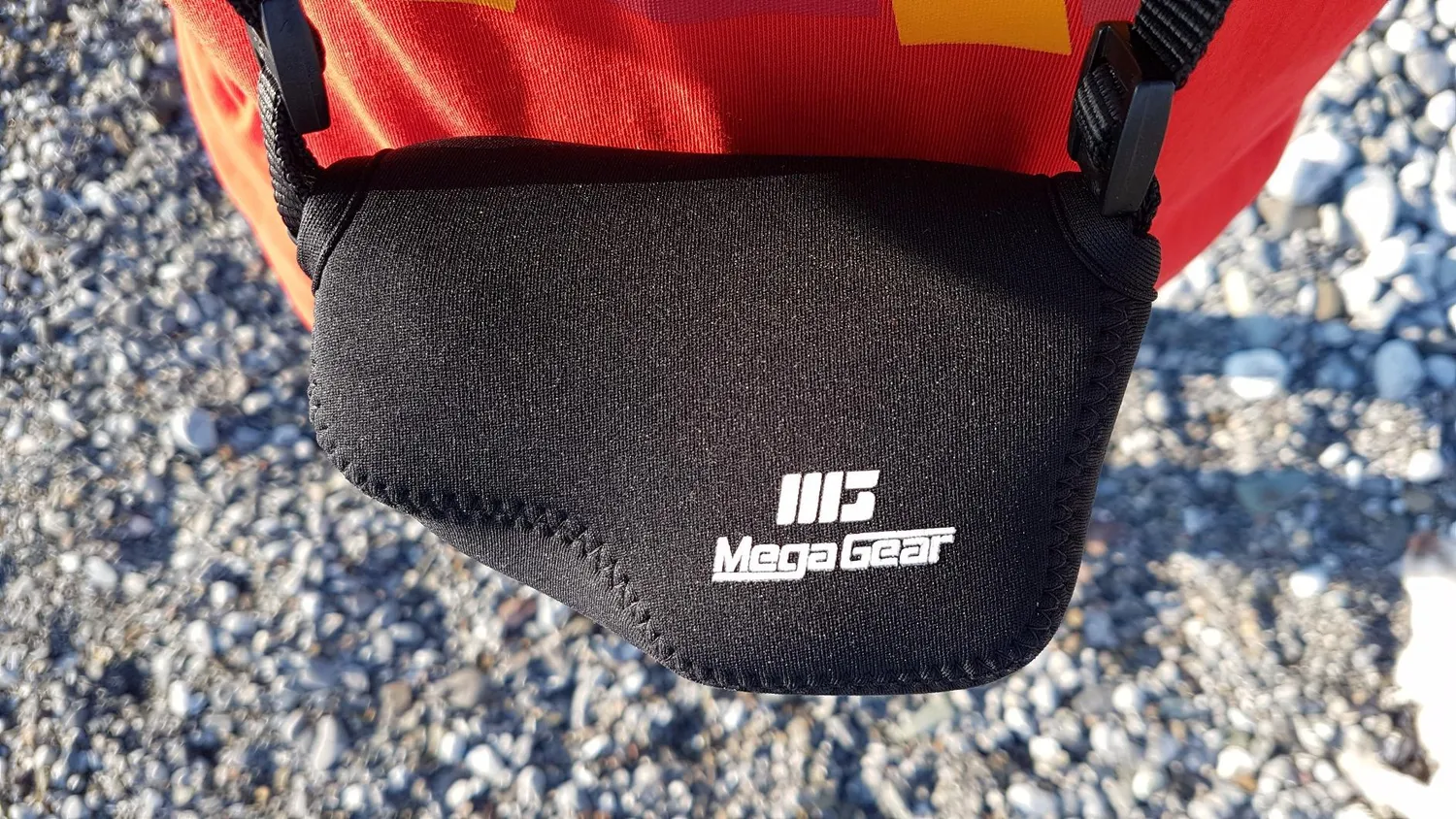 MegaGear Ultra Light Custodia Neoprene Sony A5100 Nera
