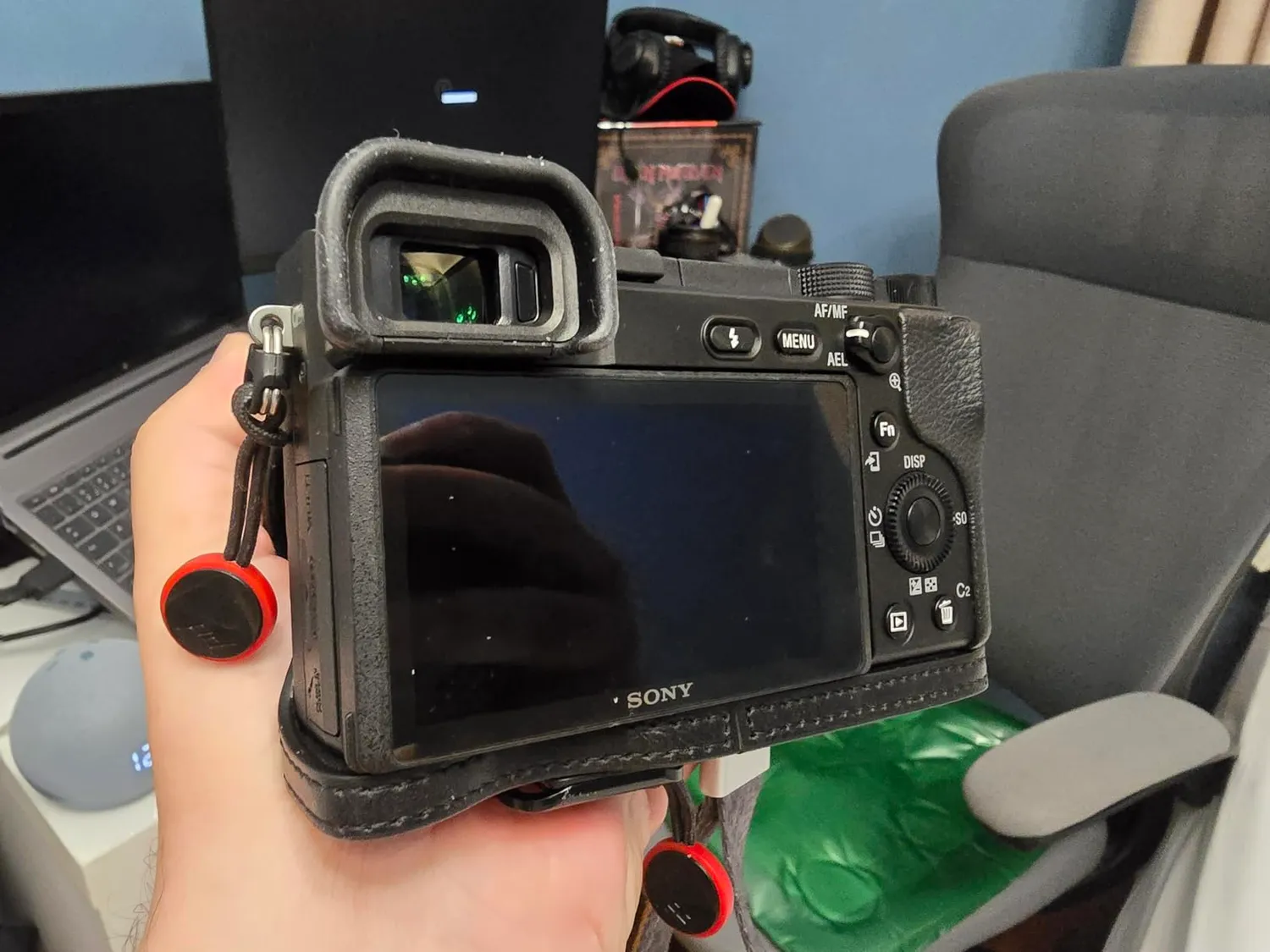 MegaGear MG962 Mezza Custodia Pelle Sony A6000/A6300 Chiaro
