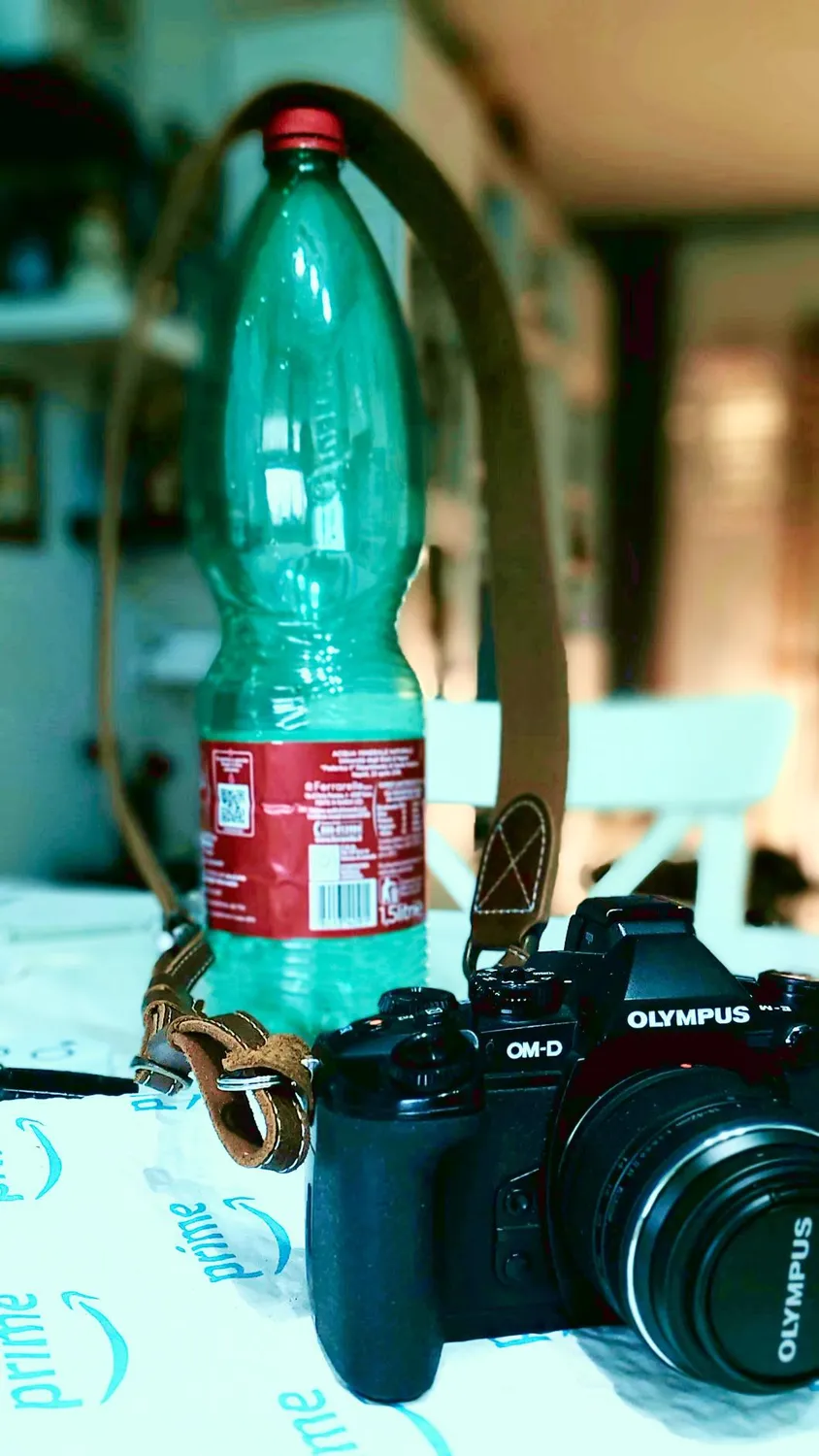 MegaGear Tracolla pelle reflex DSLR marrone regolabile