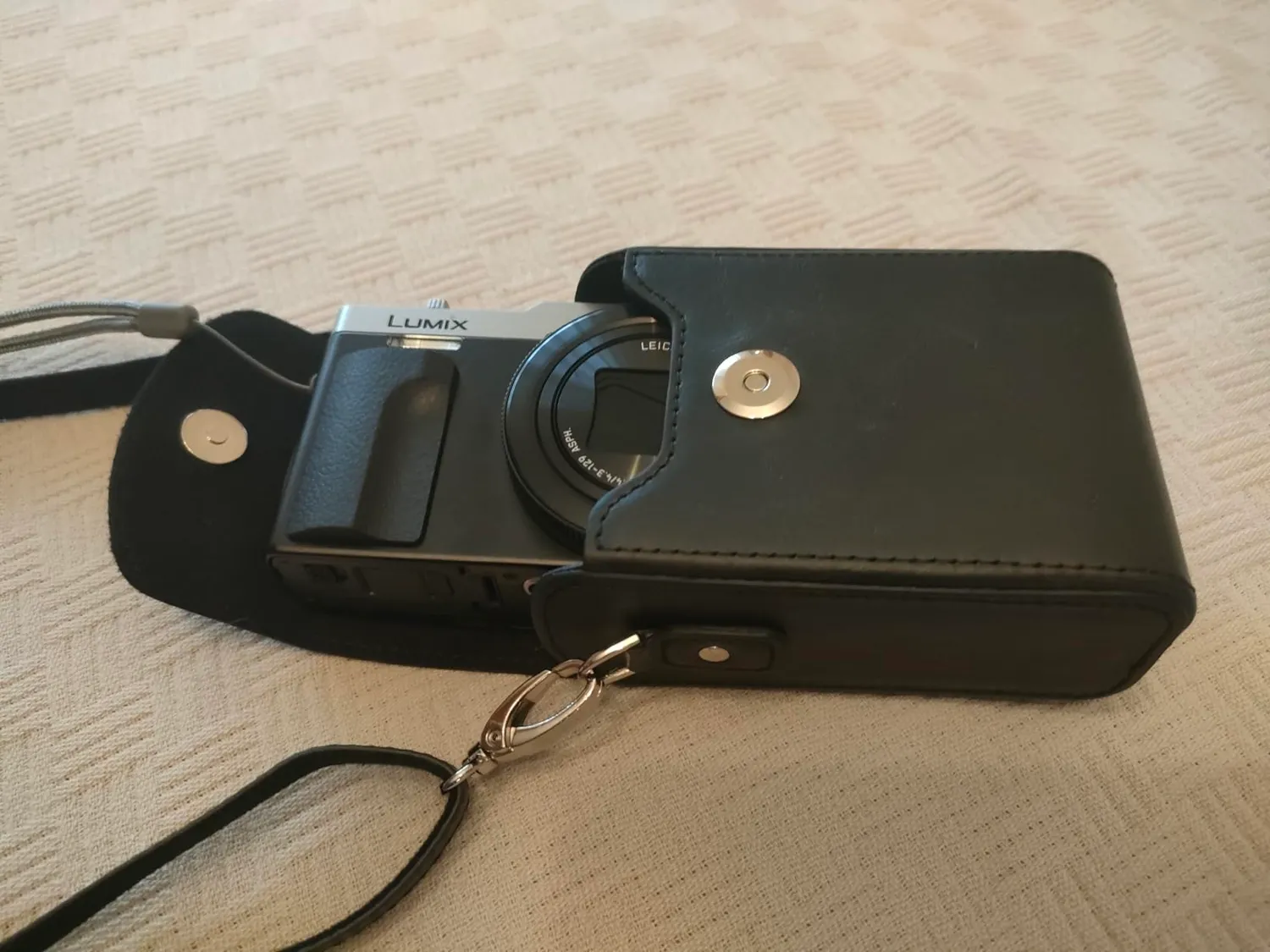 MegaGear MG1254 Custodia Fotocamera Rosa ecopelle