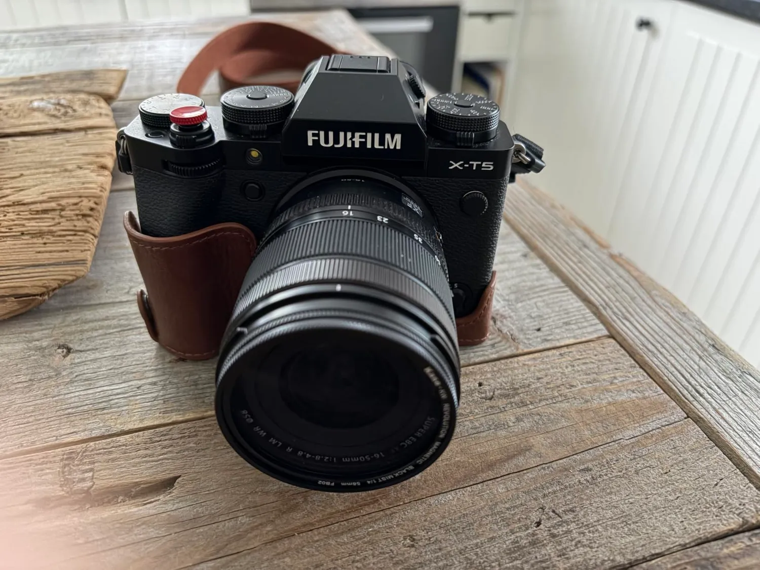 MegaGear custodia fotocamera Fujifilm X-T5 nero vera pelle