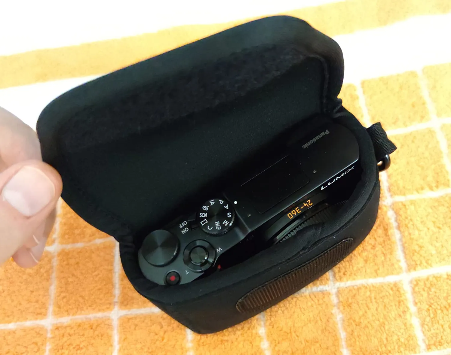 MegaGear custodia neoprene Lumix TZ95 TZ90 nera