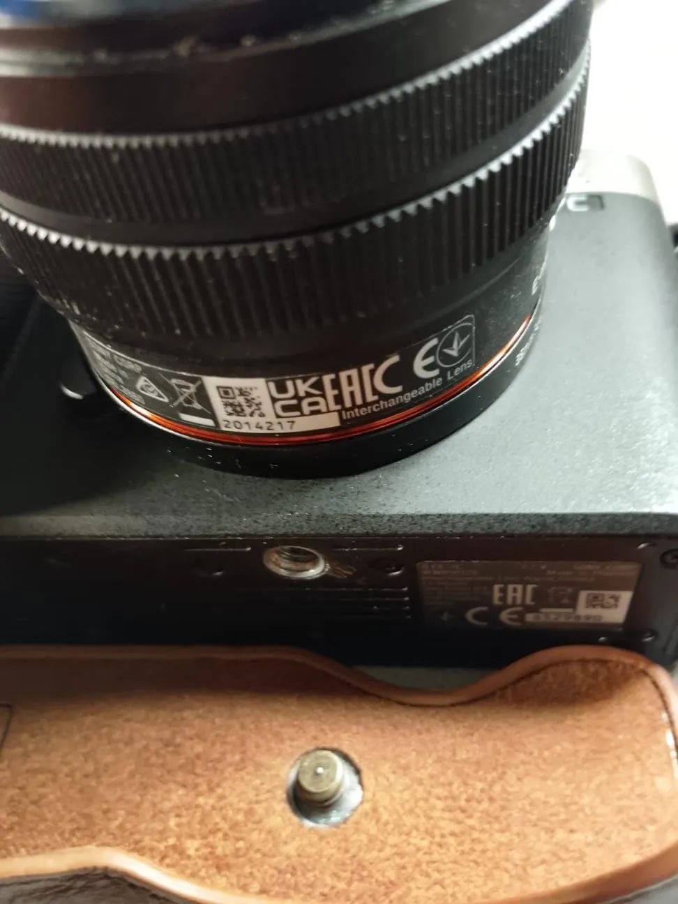 MegaGear MG1952 Sony A7C custodia pelle nera