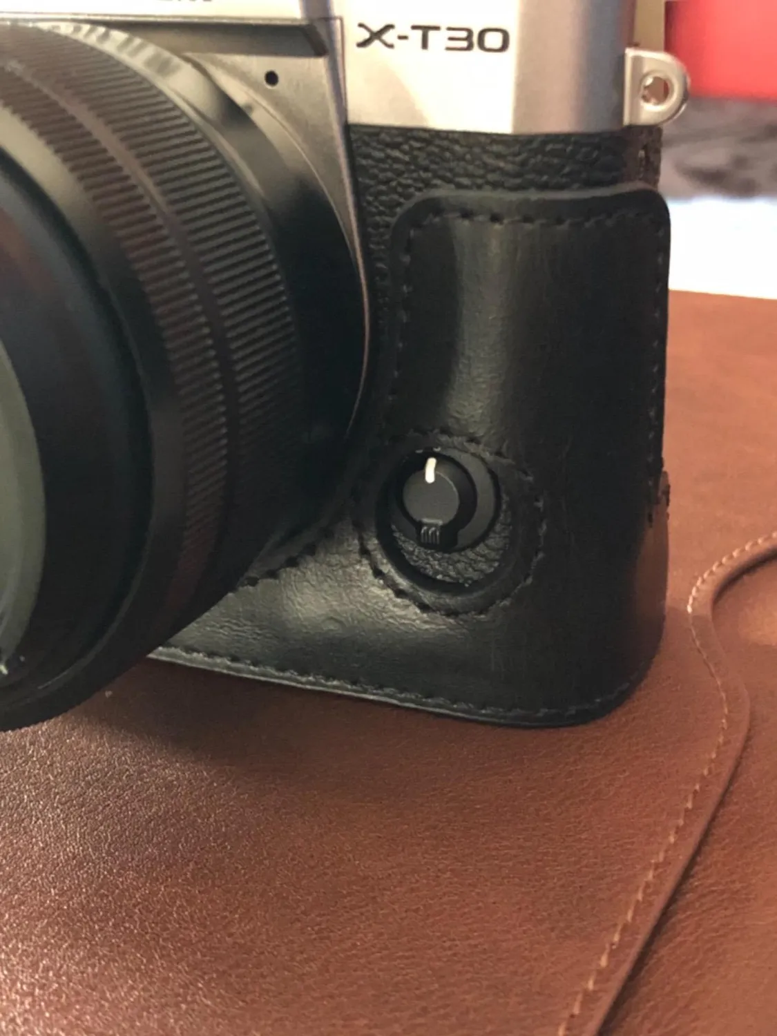 MegaGear MG958 Mezza Custodia Pelle Fujifilm X-T30 marrone scuro