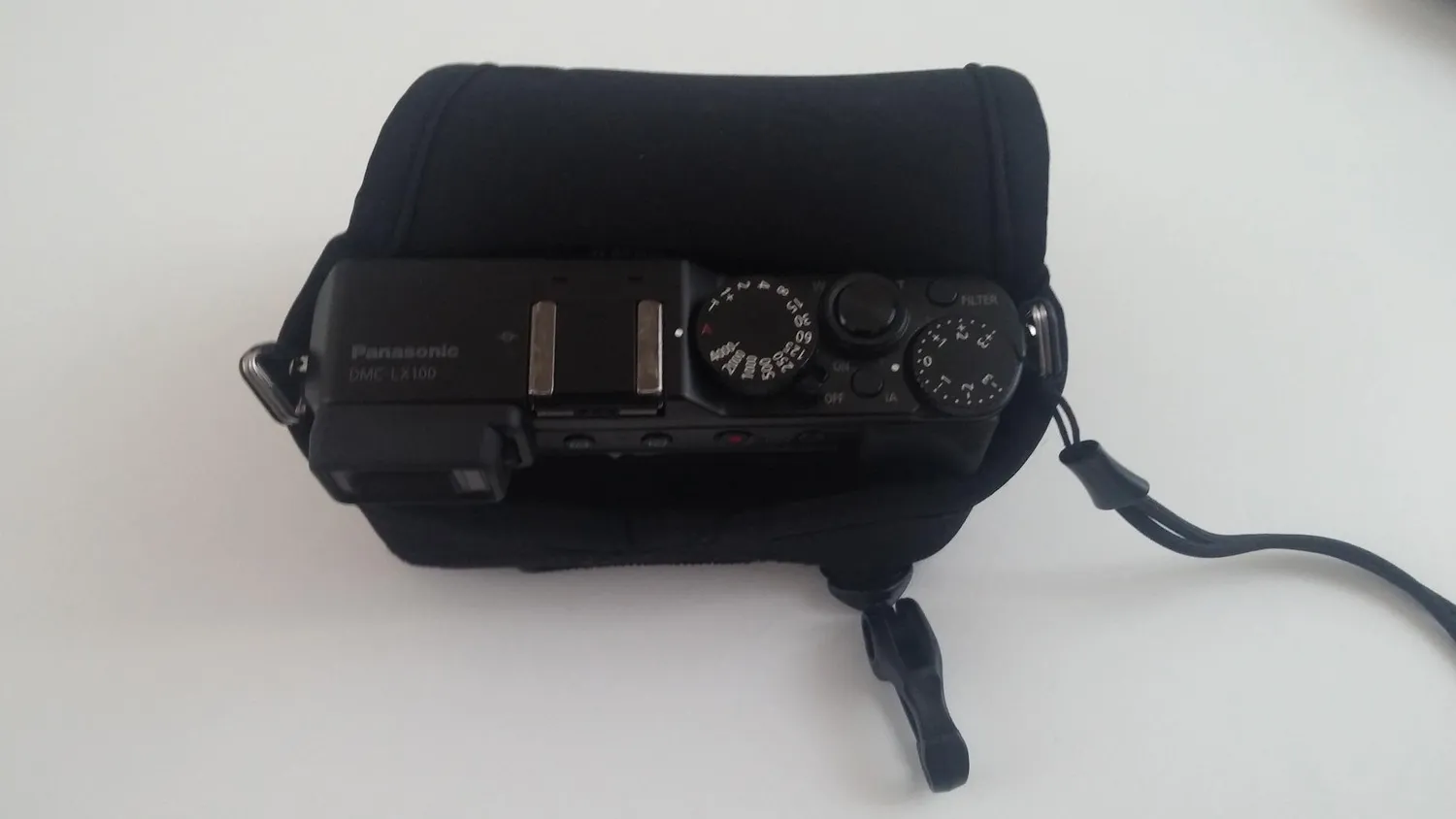 MegaGear Ultra Light Custodia Neoprene Sony A5100 Nera