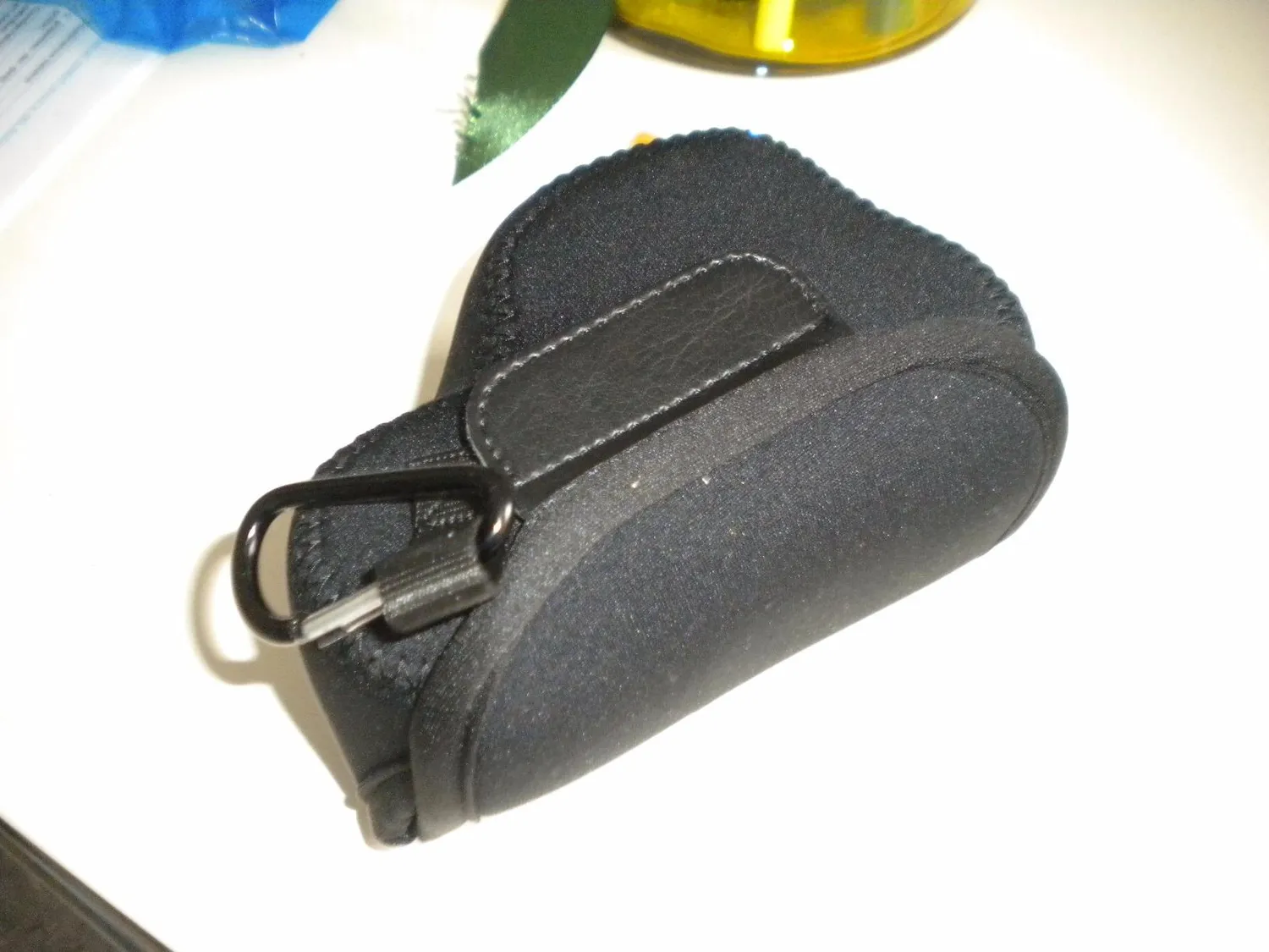 MegaGear Ultra Light Custodia Neoprene Sony A5100 Nera
