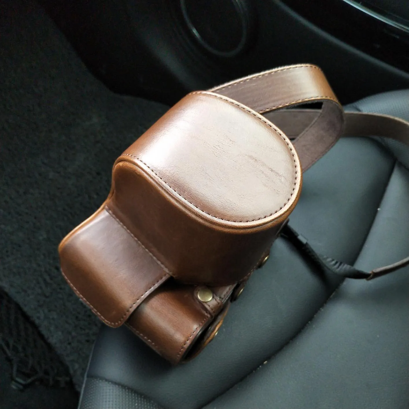 MegaGear MG871 custodia pelle Fujifilm X-T2 marrone scuro
