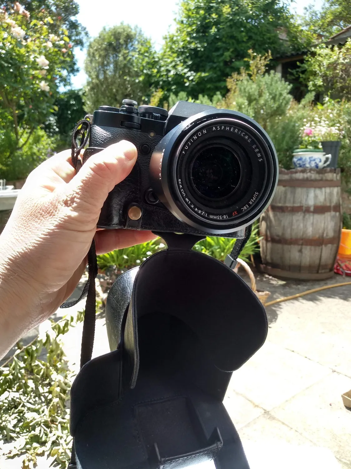 MegaGear MG1550 Custodia Pelle Fujifilm X-T3 Nera Antiurto