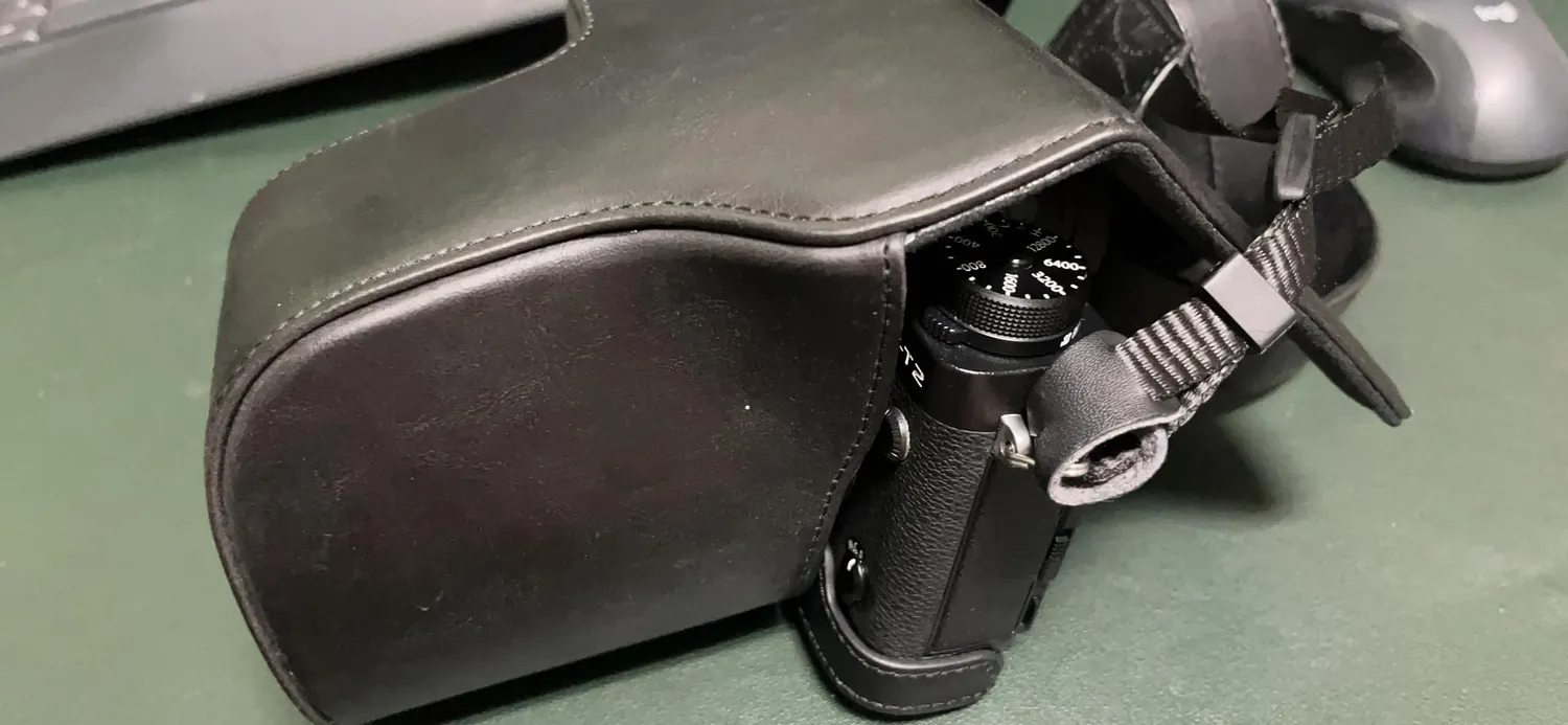 MegaGear MG857 Custodia Fotocamera Nikon D3400 Marrone Scuro