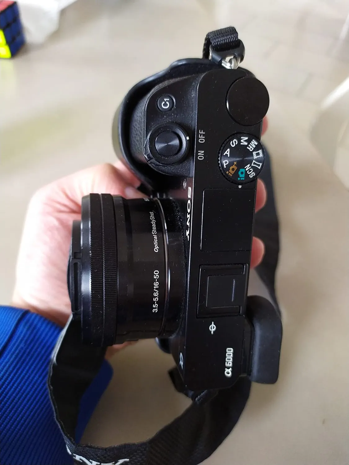MegaGear Ever Ready A6500 mezza custodia pelle nero vera pelle