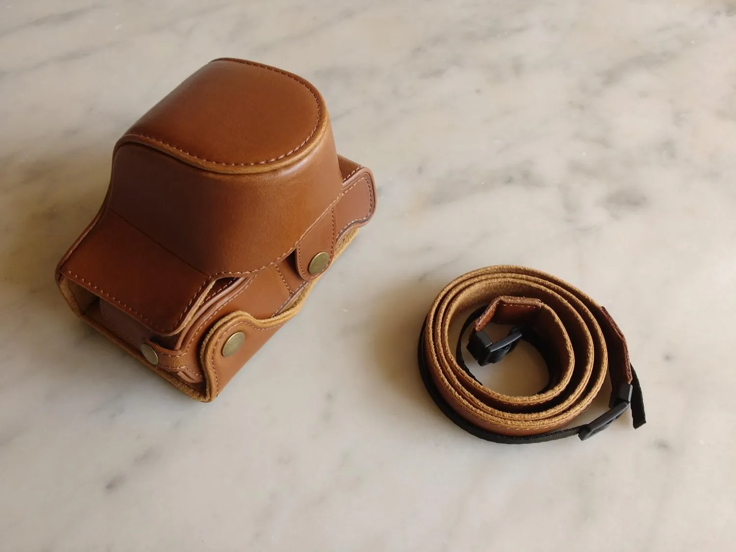 MegaGear MG1302 Custodia Fotocamera Panasonic GX85 Beige Ecopelle