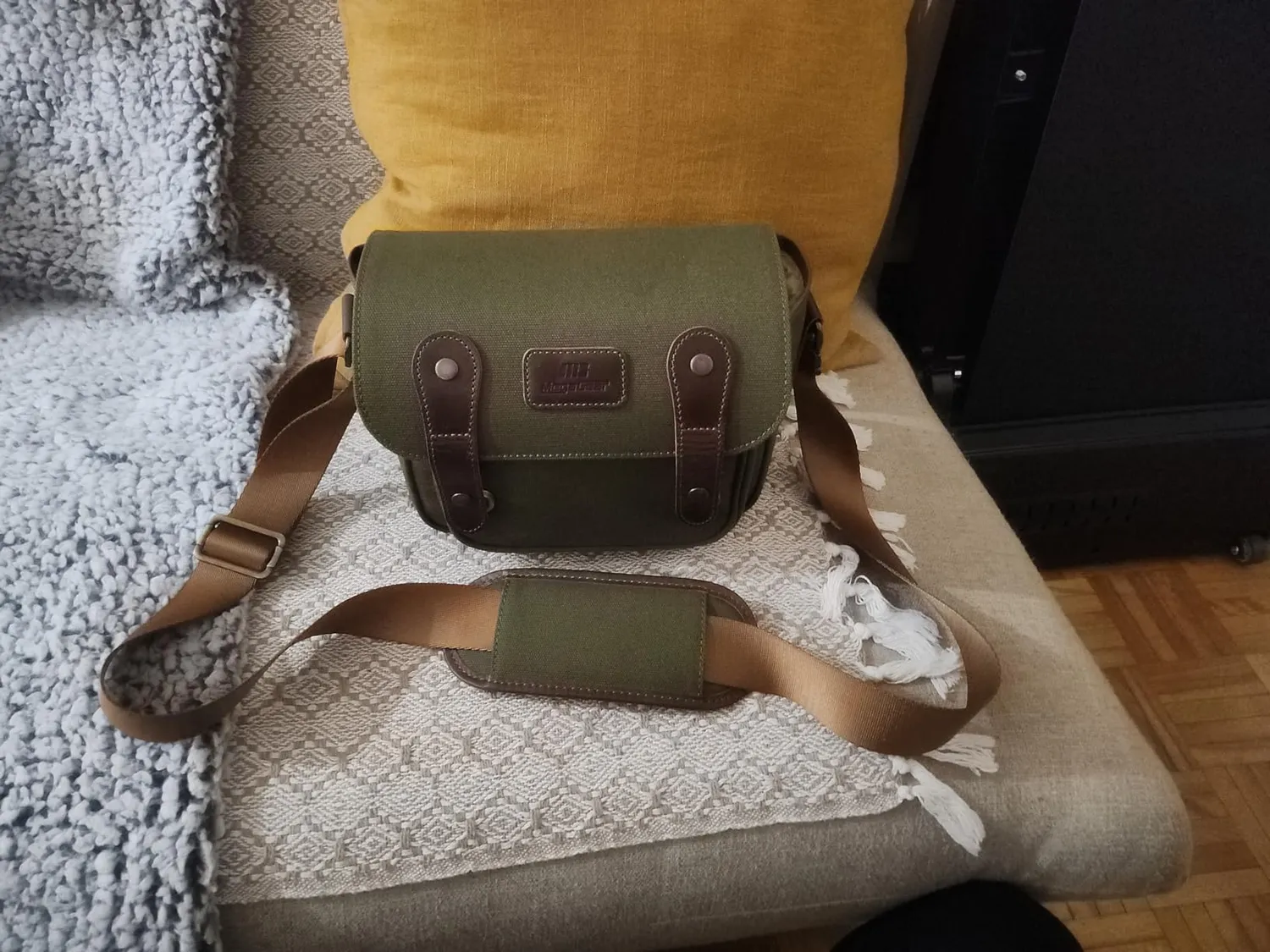 MegaGear Sequoia Borsa Tela Mirrorless Verde Kaki Resistente
