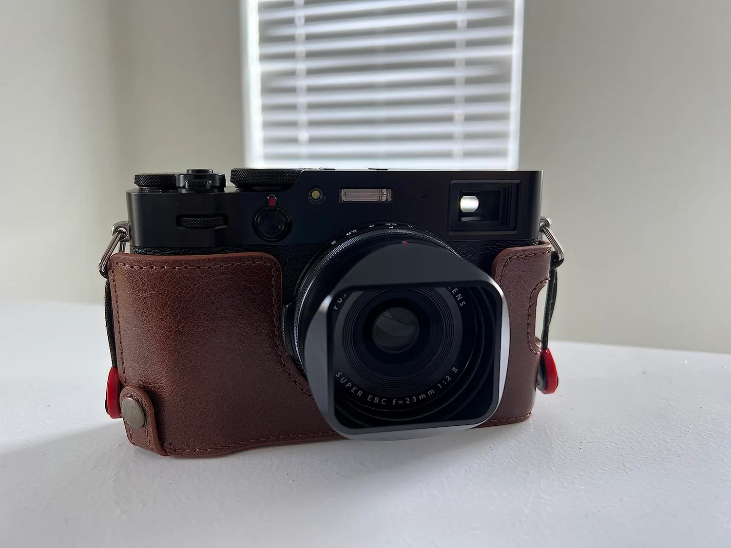 MegaGear custodia vera pelle Fujifilm X100V nero