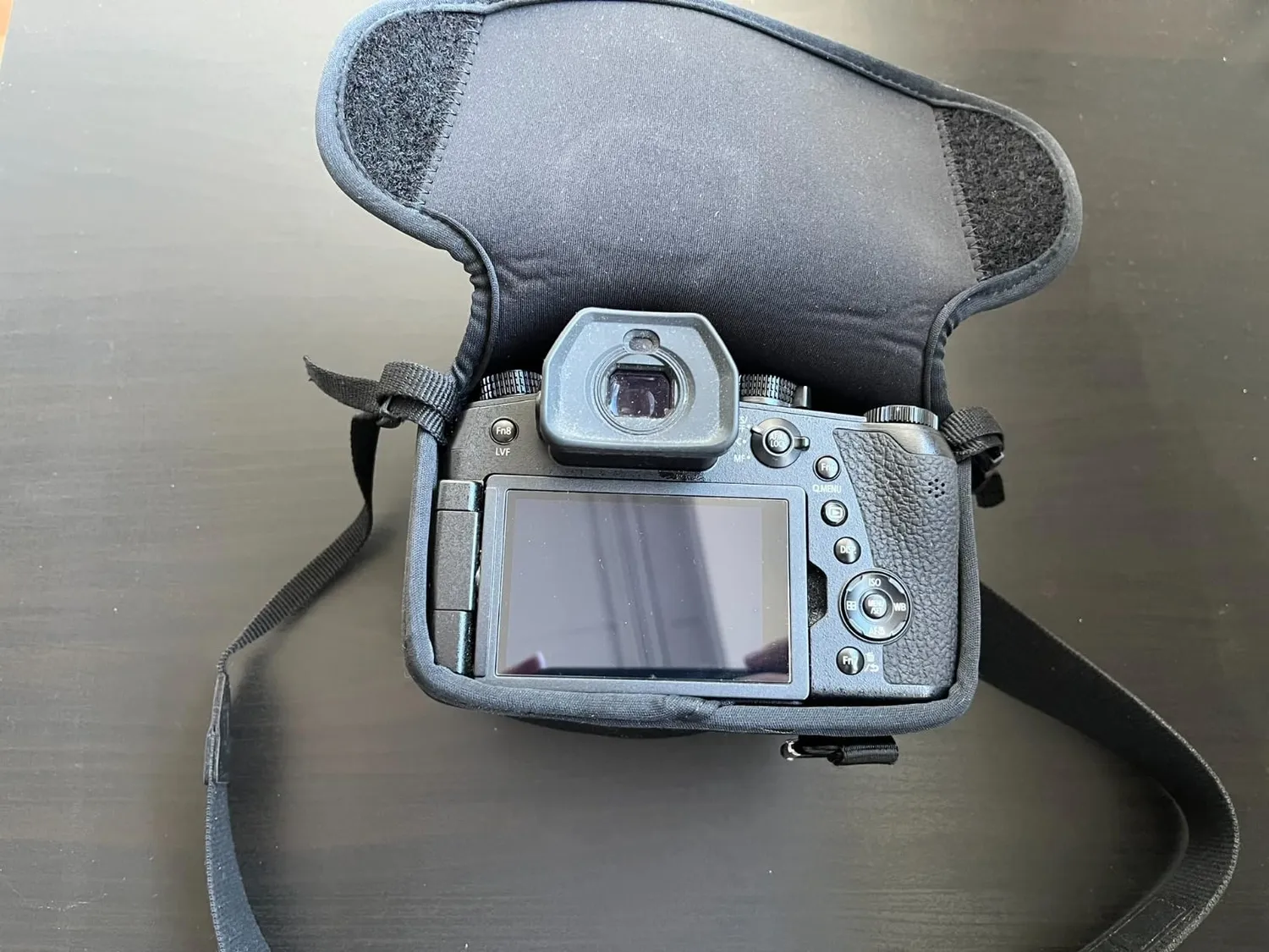 MegaGear MG1689 custodia neoprene Panasonic FZ1000 II blu leggera