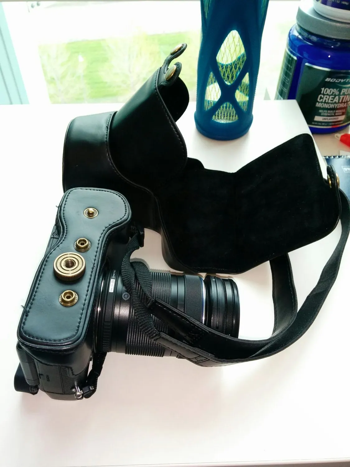 MegaGear Ever Ready custodia ecopelle per Panasonic GX8 14-140mm
