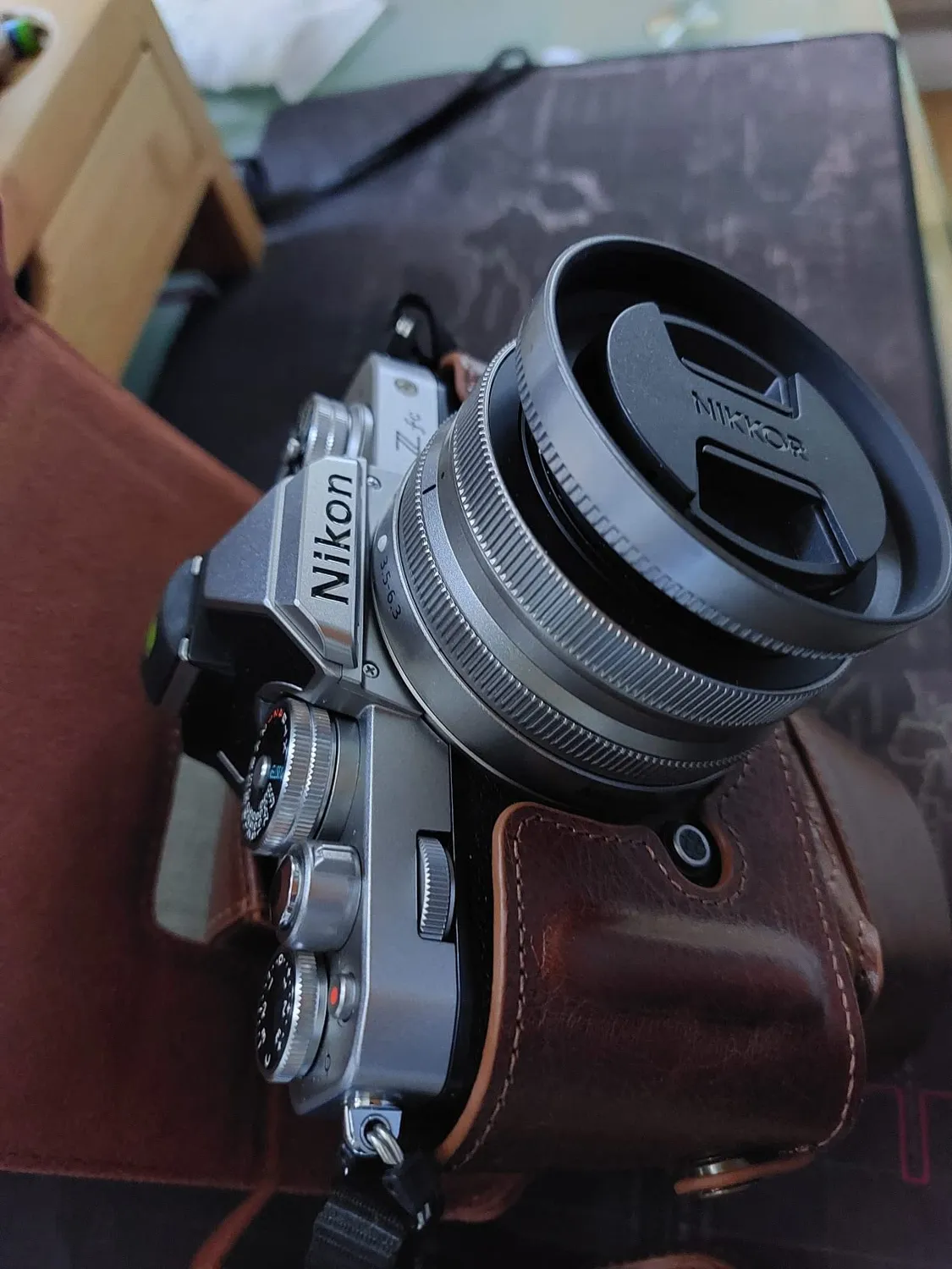 MegaGear Ever Ready Custodia Pelle Nikon Z fc Marrone 16-50mm