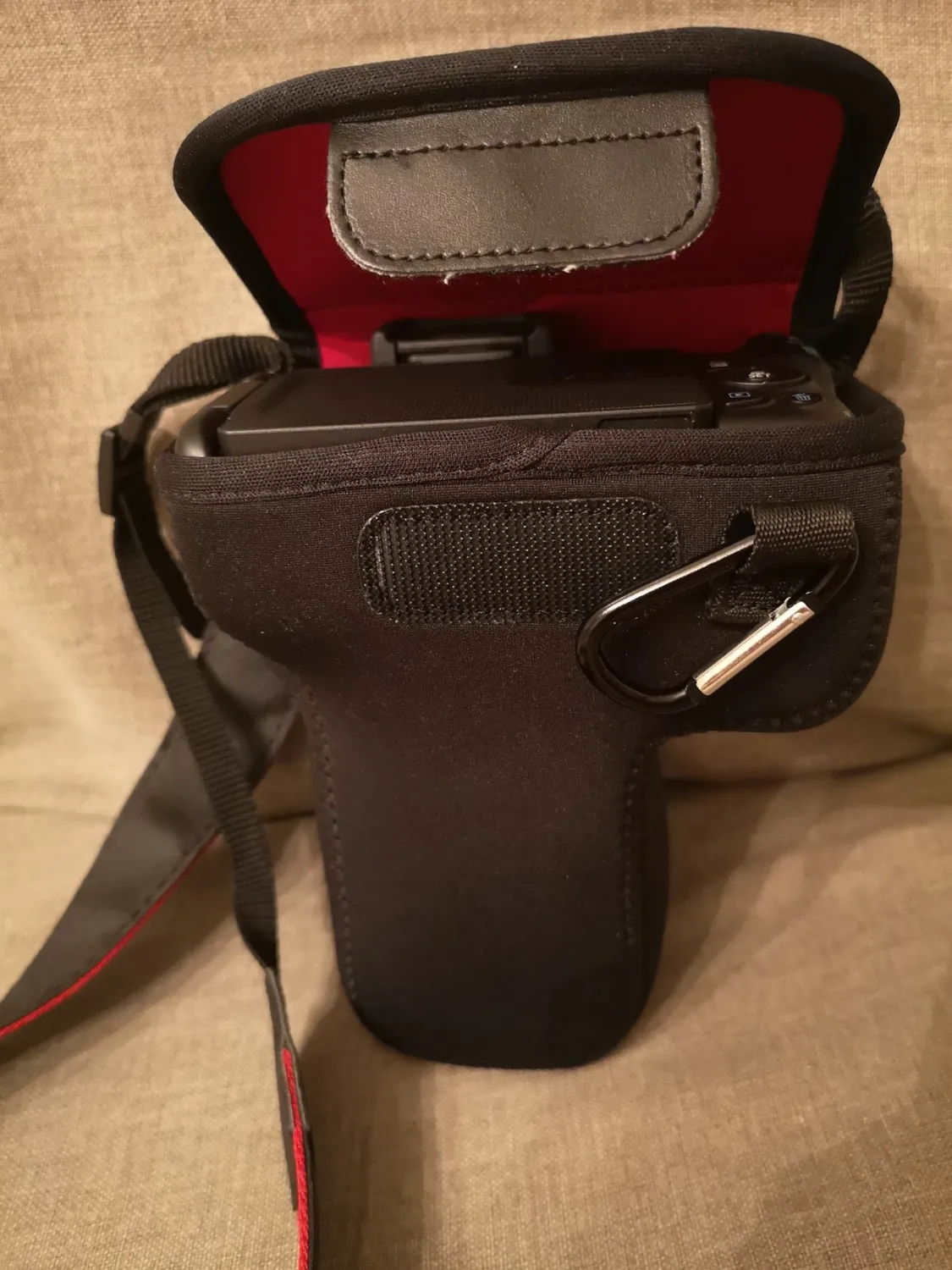 MegaGear MG1057 Custodia Neoprene Canon 200D 100D Nera