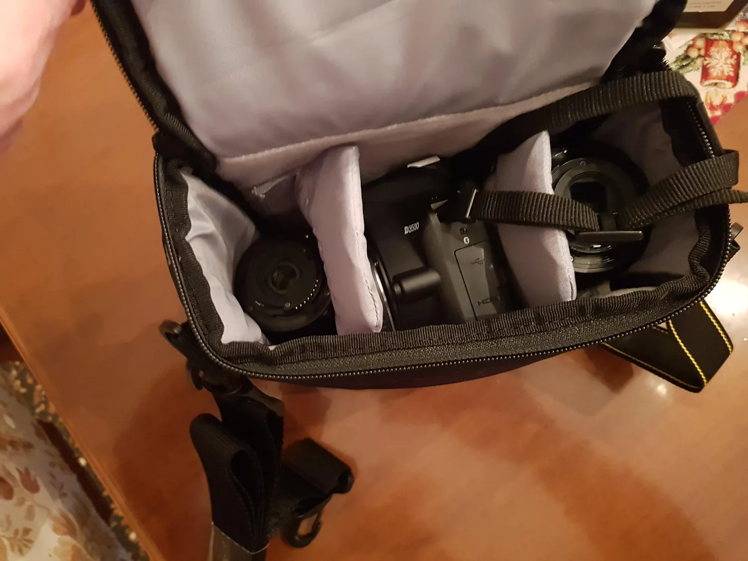 Case Logic TBC-409 Borsa Tracolla Reflex Nero nylon