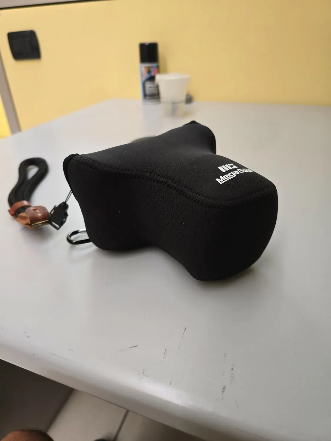 MegaGear Custodia Neoprene Panasonic GX80 14-140mm Nera