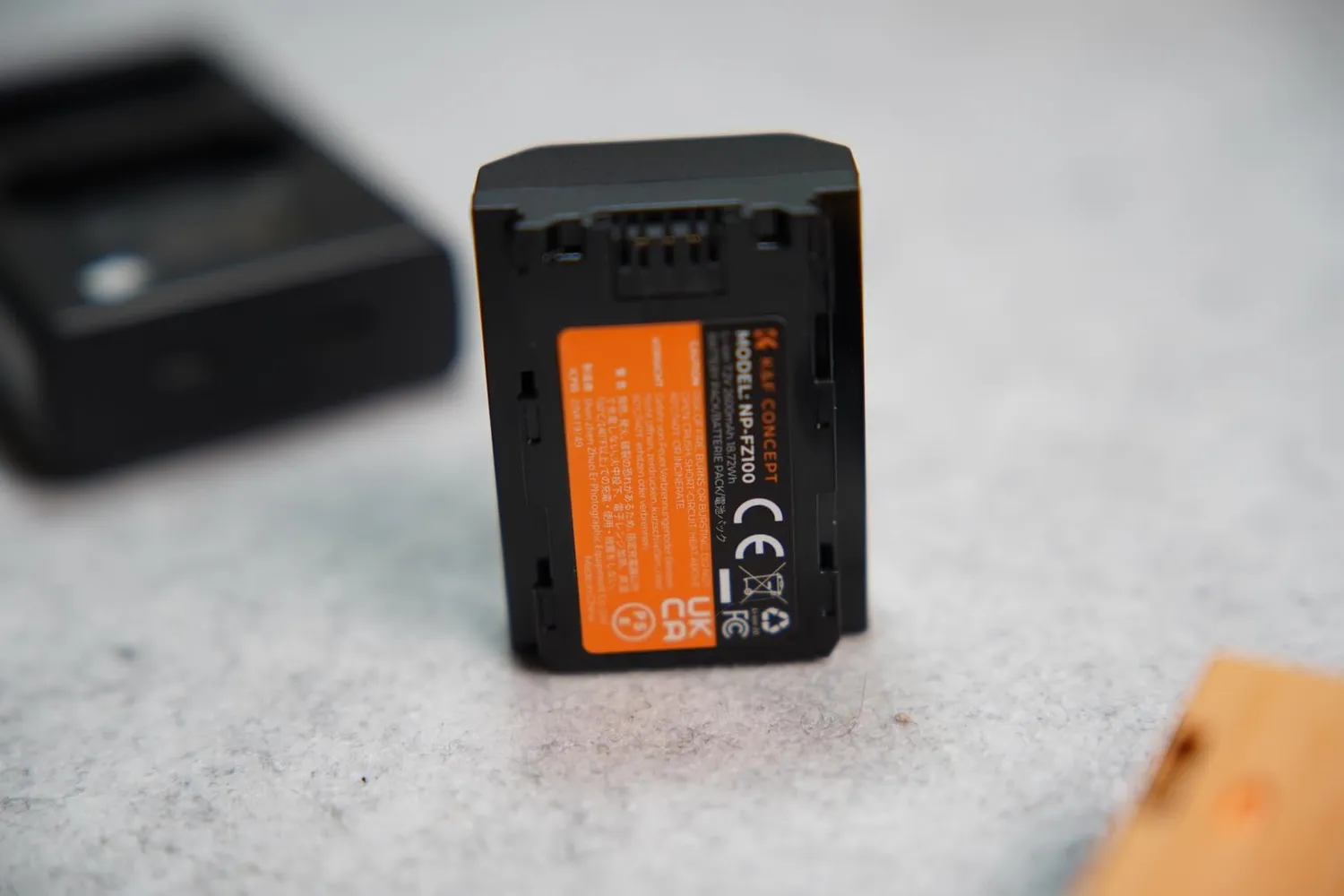 K&F Concept NP-FZ100 Batteria 2600mAh + Caricatore LCD 2 slot