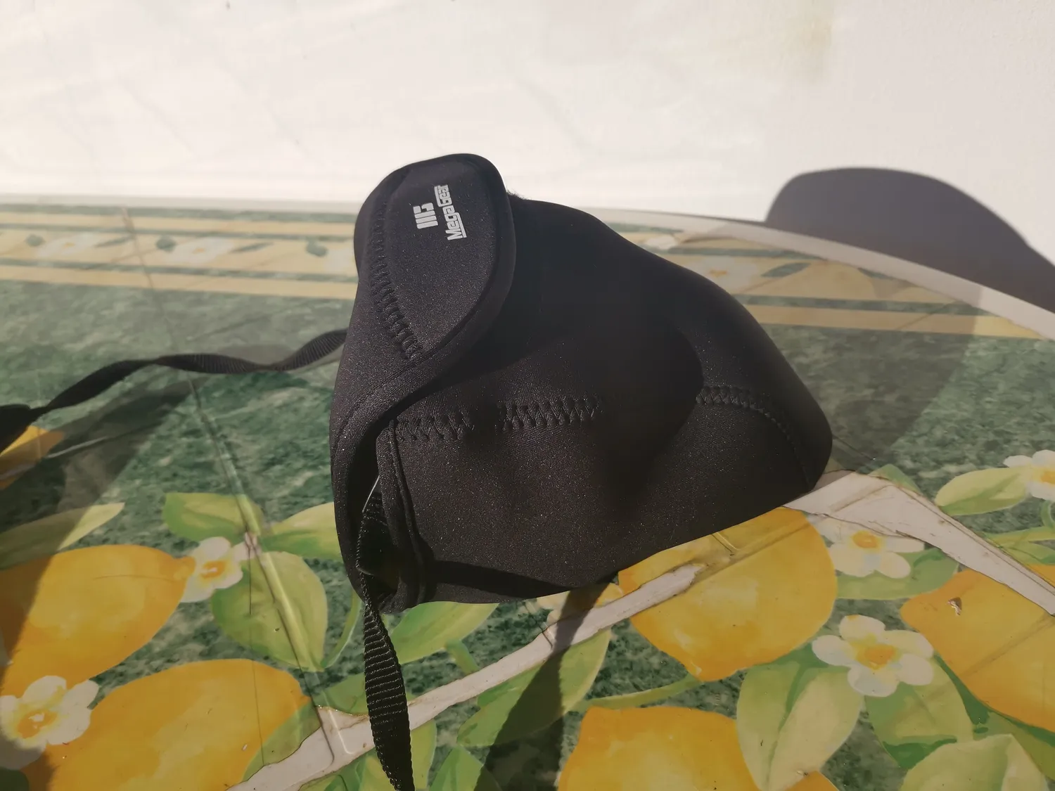 MegaGear custodia neoprene per Nikon D3500-D7200