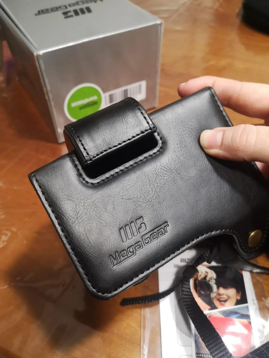 MegaGear MG995 Custodia Pelle Olympus E-M10 Mark II Marrone Chiaro