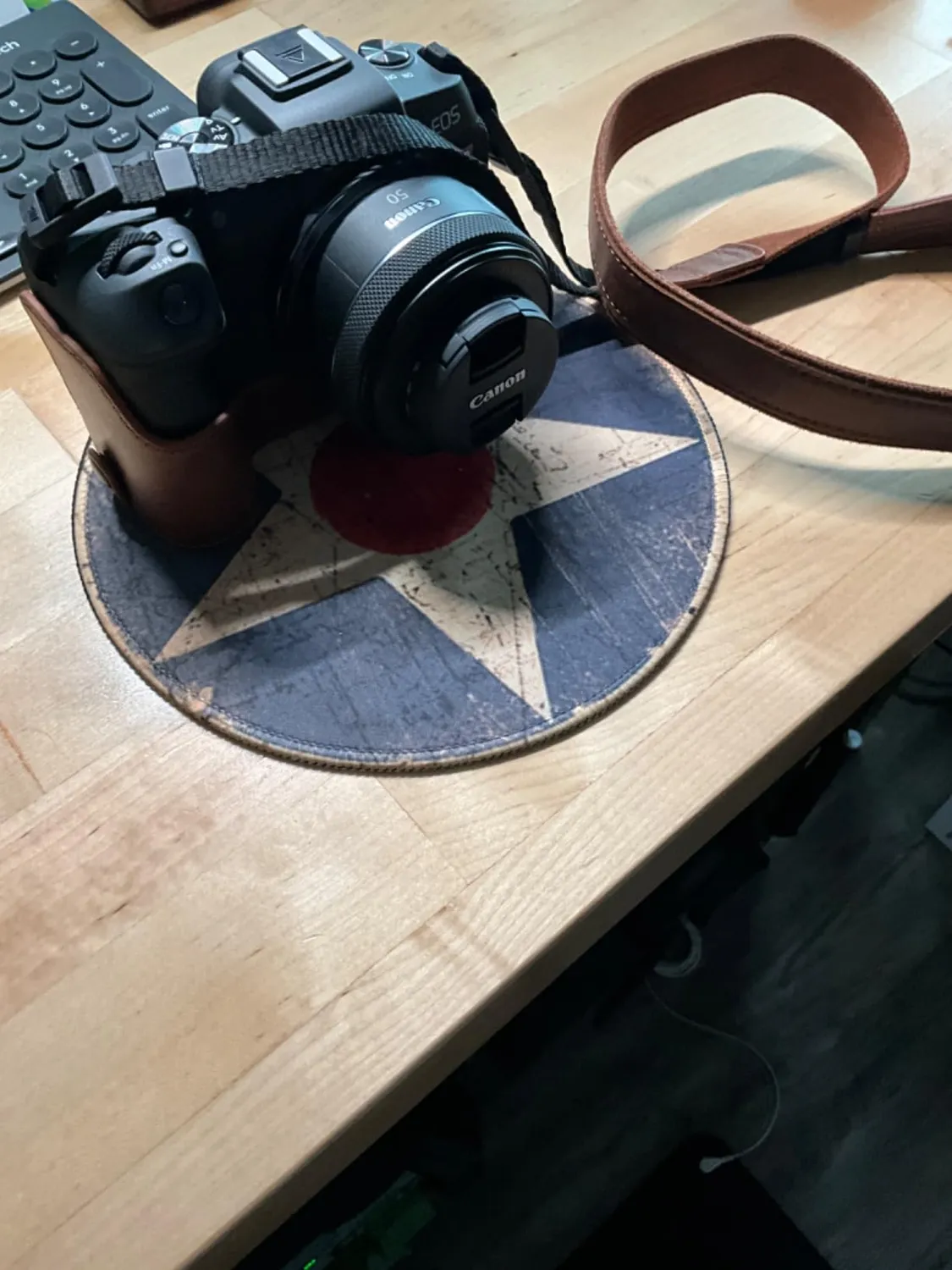 MegaGear custodia vera pelle Canon EOS RP nera ever ready