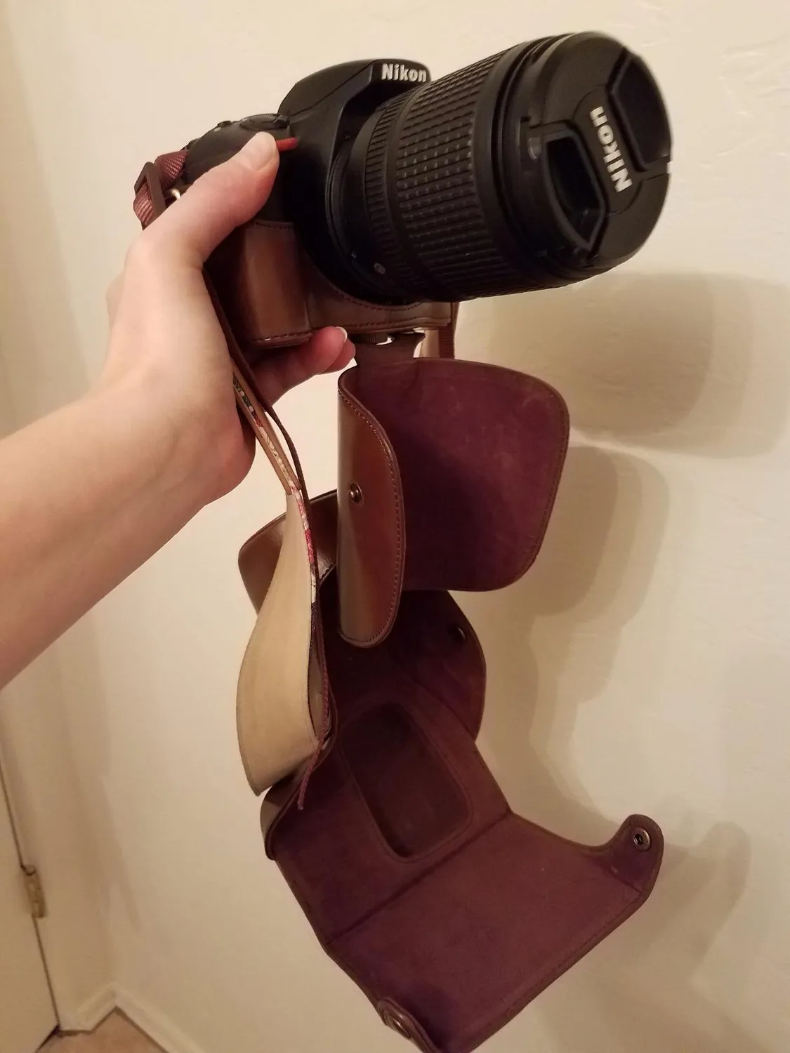 MegaGear Ever Ready Custodia Fotocamera Nikon D5600 ecopelle