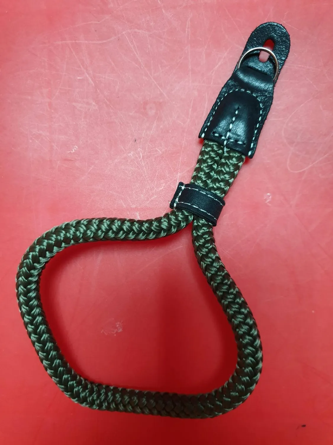 MegaGear Sierra Tracolla Vera Pelle SLR DSLR nero rosso