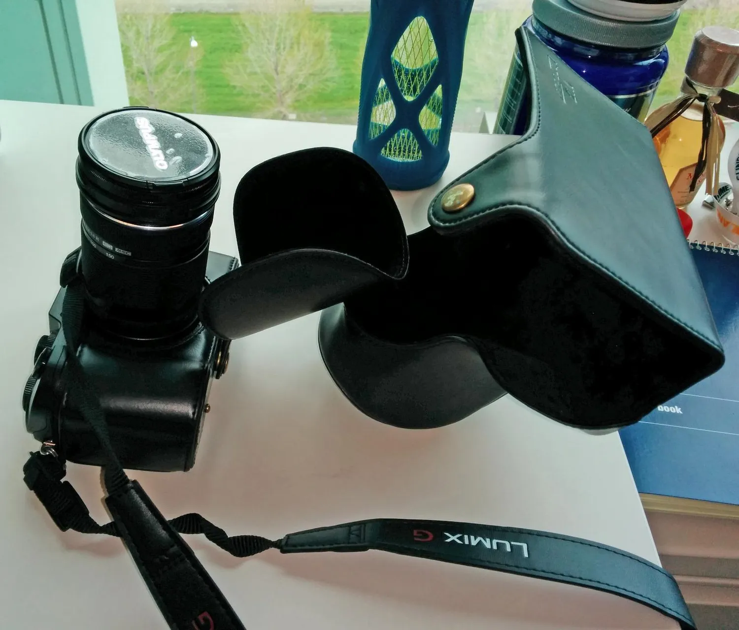 MegaGear Ever Ready custodia ecopelle per Panasonic GX8 14-140mm