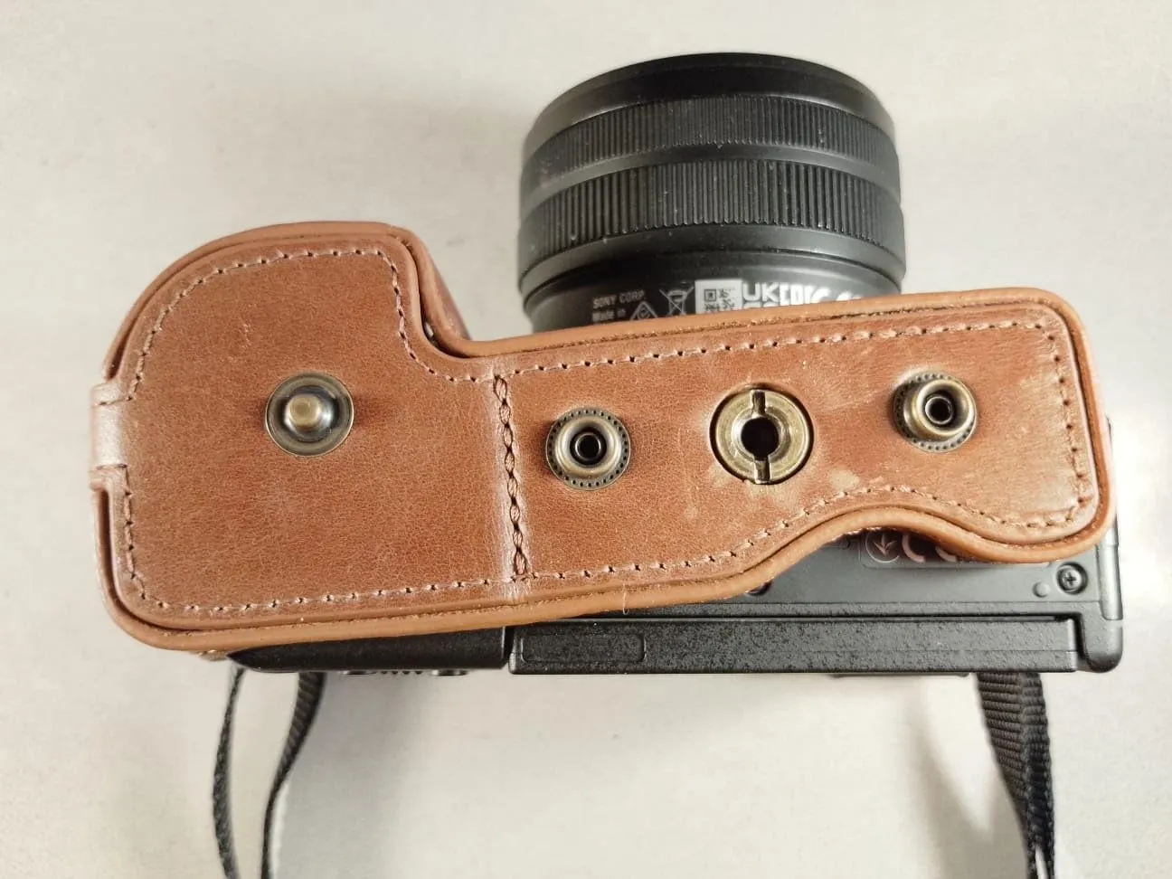 MegaGear MG1952 Sony A7C custodia pelle nera