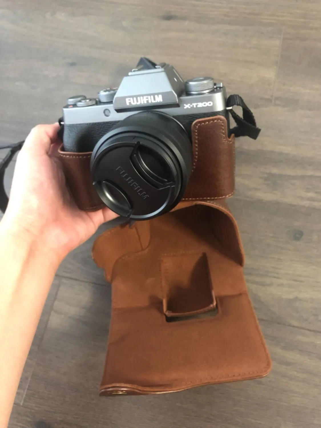 MegaGear MG1884 Ever Ready Custodia pelle Fujifilm X-T200 marrone