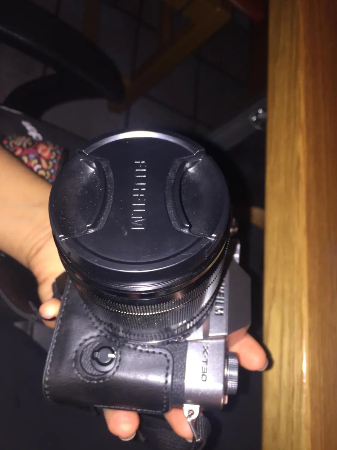 MegaGear MG958 Mezza Custodia Pelle Fujifilm X-T30 marrone scuro