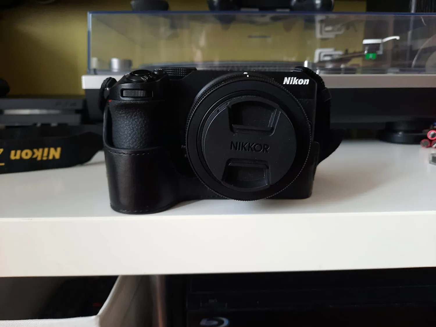 MegaGear custodia fotocamera Nikon Z30 nero vera pelle ever ready