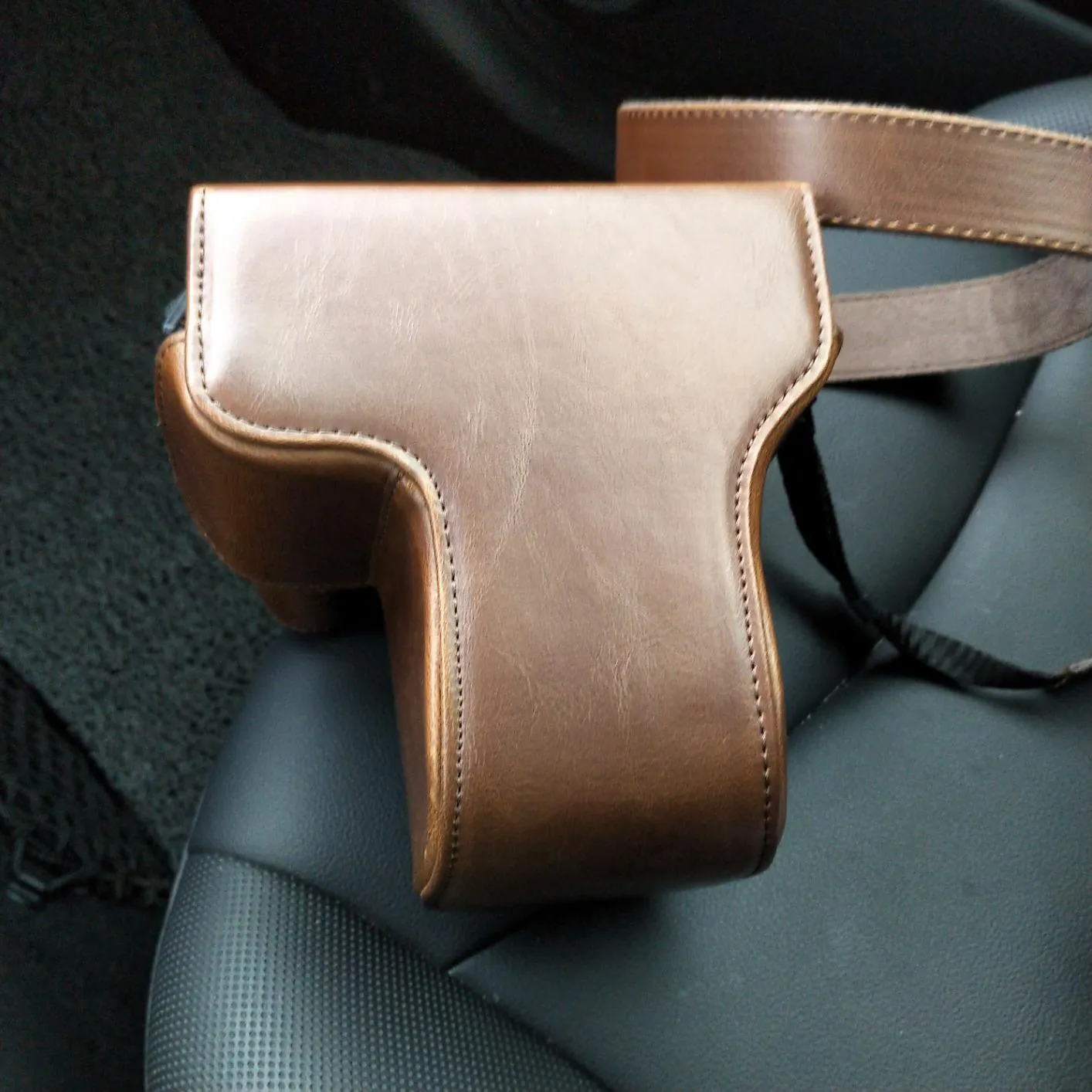 MegaGear MG871 custodia pelle Fujifilm X-T2 marrone scuro