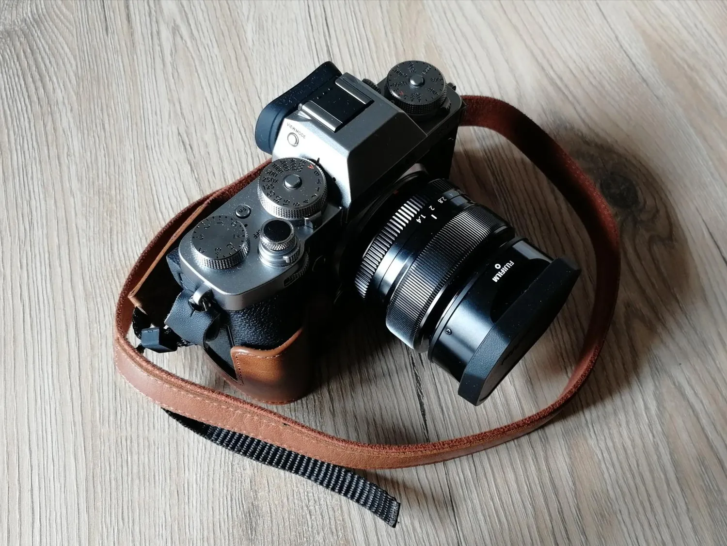 MegaGear Fujifilm X-T3 custodia vera pelle Ever Ready trasparente