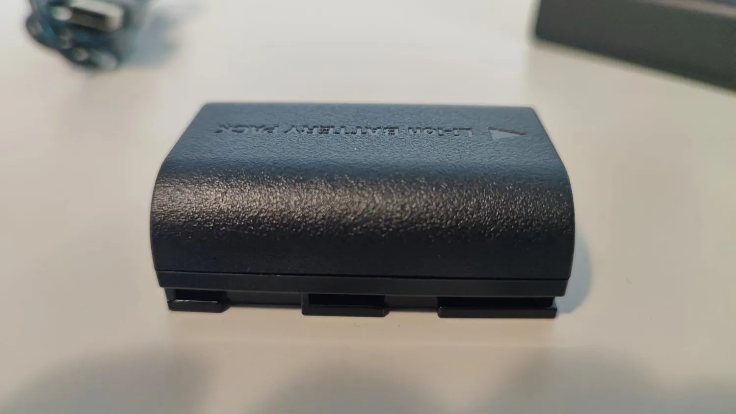 K&F Concept kit 3 batterie LP-E6P 2400mAh + caricabatterie Canon