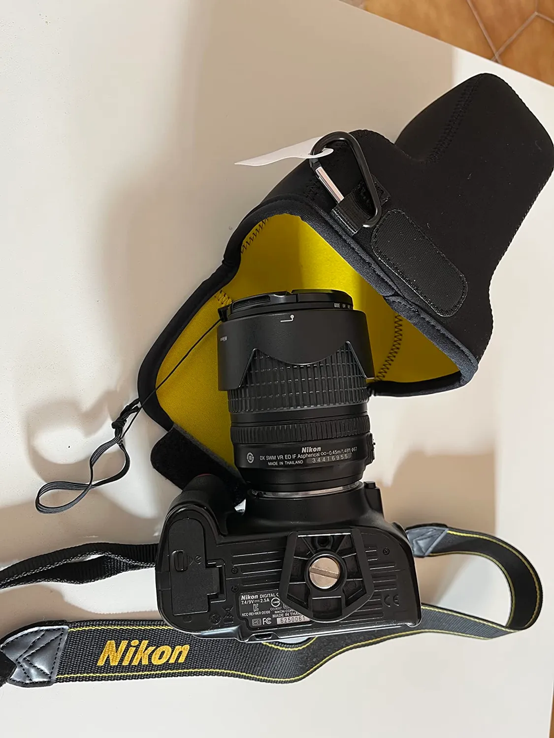 MegaGear custodia neoprene Nikon D3500 18-105mm