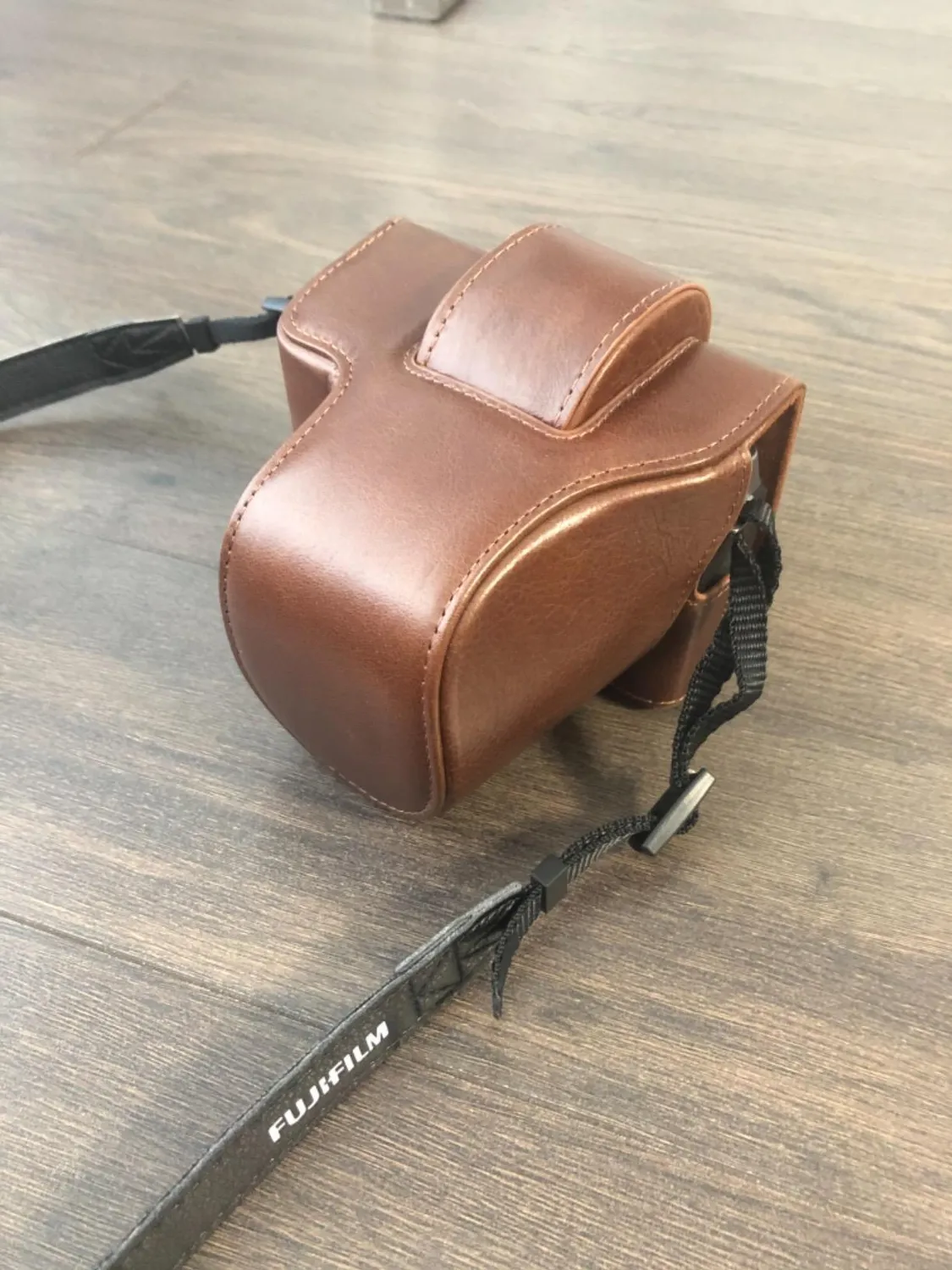 MegaGear MG1884 Ever Ready Custodia pelle Fujifilm X-T200 marrone