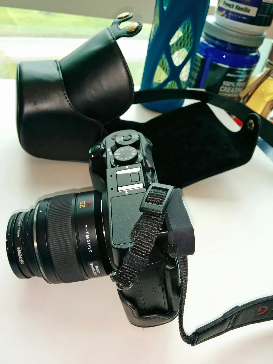 MegaGear Ever Ready custodia ecopelle per Panasonic GX8 14-140mm