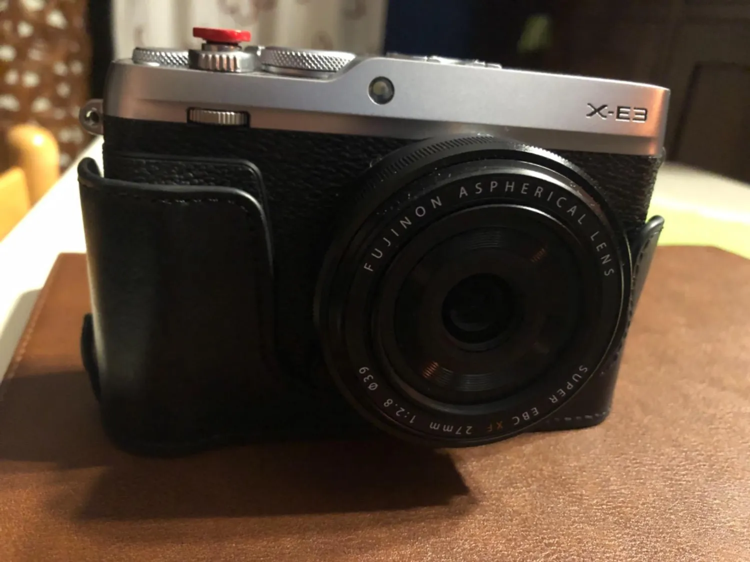 MegaGear MG1342 Custodia Mezza Pelle Fujifilm X-E3 Nera