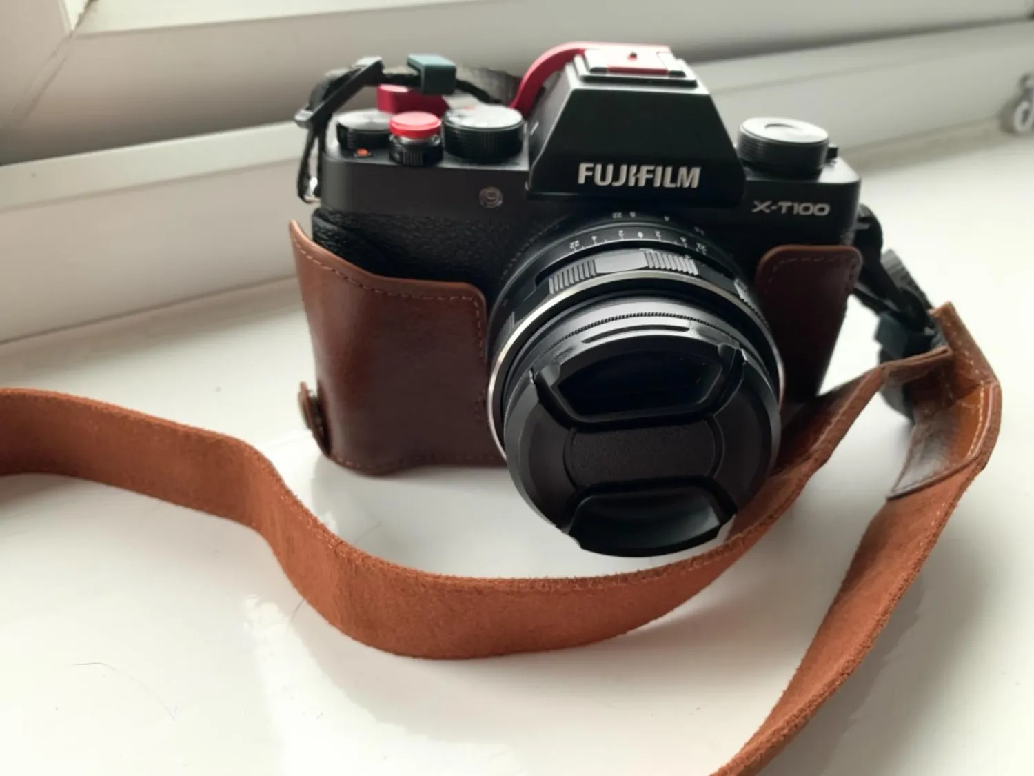 MegaGear Ever Ready custodia fotocamera X-T100 pelle marrone