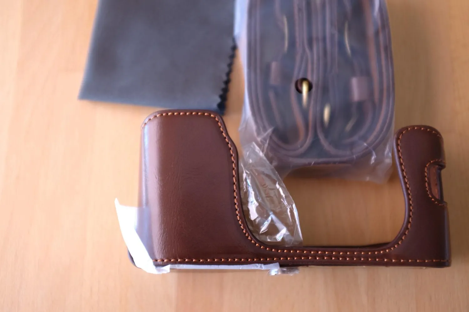 MegaGear Ever Ready Fujifilm X100S custodia ecopelle treppiede