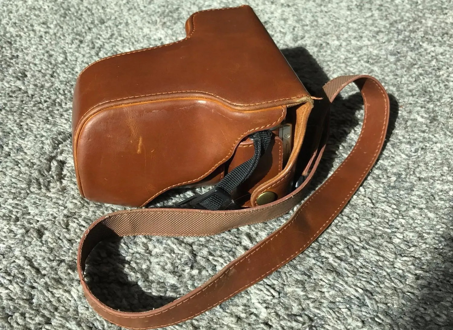 MegaGear Ever Ready Custodia Fujifilm X-A5 Marrone Chiaro