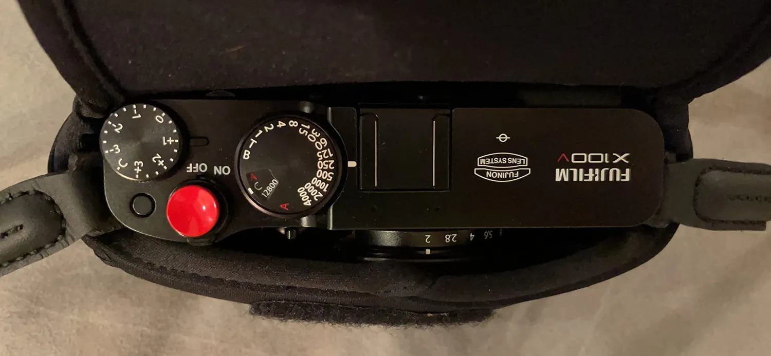 MegaGear MG1898 Custodia Neoprene per Fuji X100V Grigia